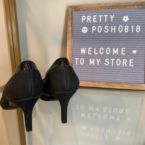 ❌SOLD ❌ Black Heels - Picture 4 of 5